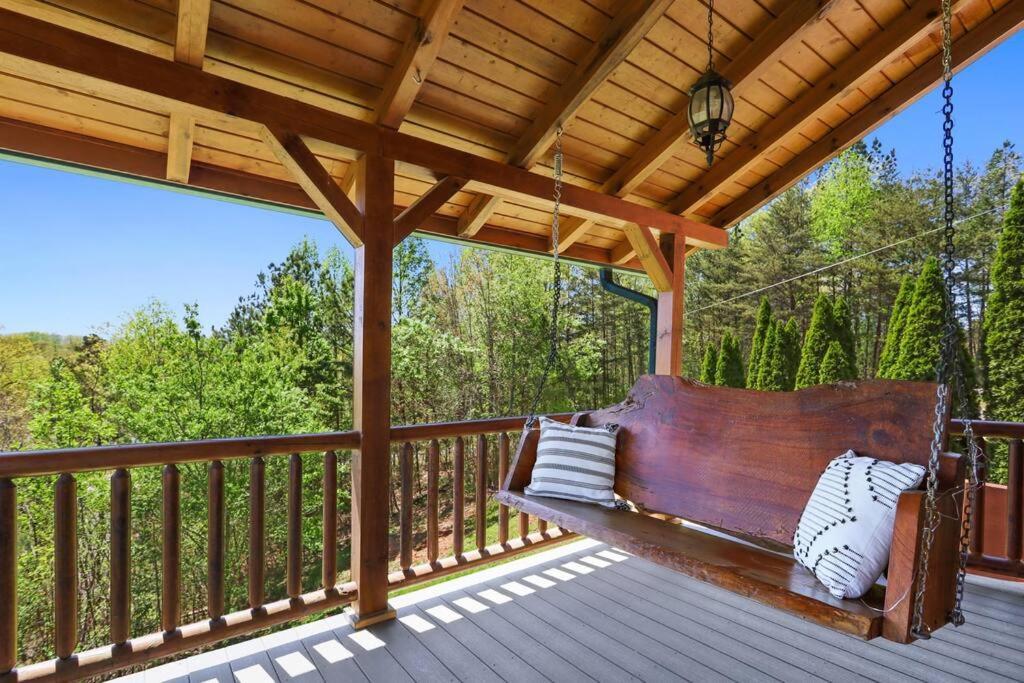 Sky High Lodge By Bk Stays. Large Cabin. Amazing Views. Game Room. Jacuzzi. Six Bedrooms. Sleeps 12 Blue Ridge Exterior photo